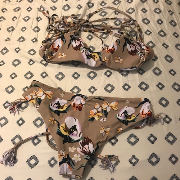 NWT lace up tropical floral bikini swimsuit - Picture 3 of 5